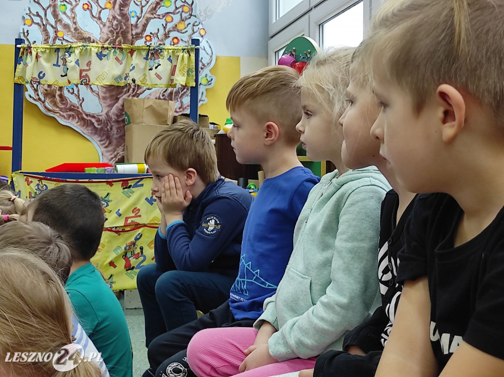 Ratownicy medyczni edukują