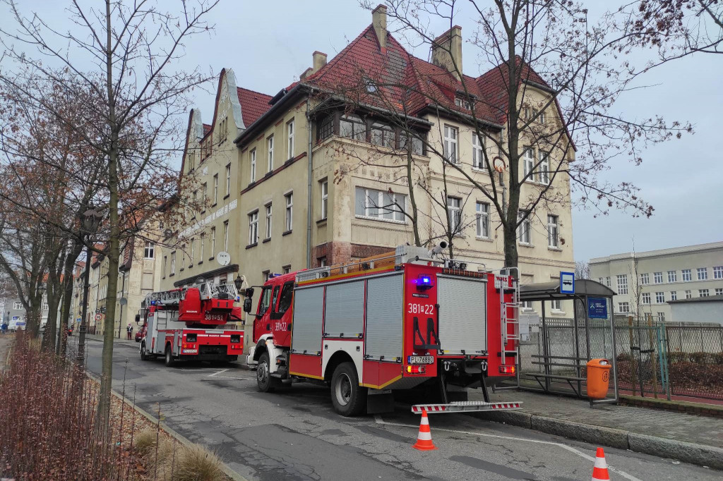 Strażacy w kamienicy przy al. Krasińskiego