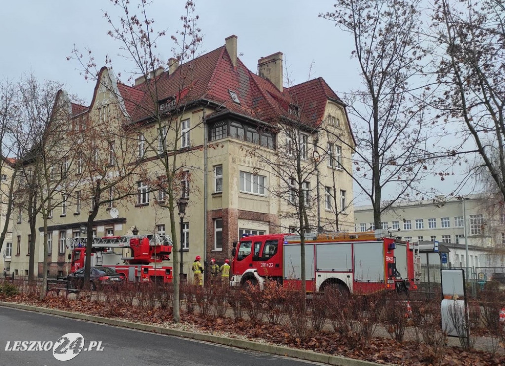 Strażacy w kamienicy przy al. Krasińskiego