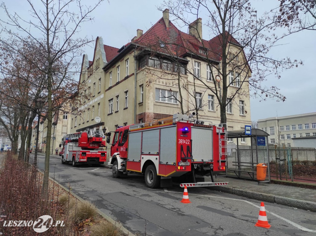 Strażacy w kamienicy przy al. Krasińskiego