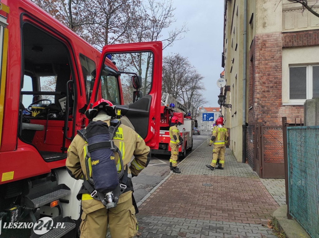 Strażacy w kamienicy przy al. Krasińskiego