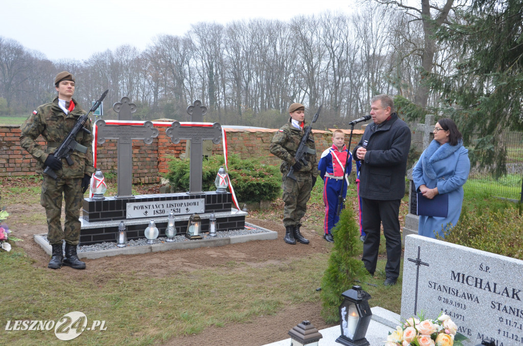 Odsłonięcie pomnika powstańców w Oporowie