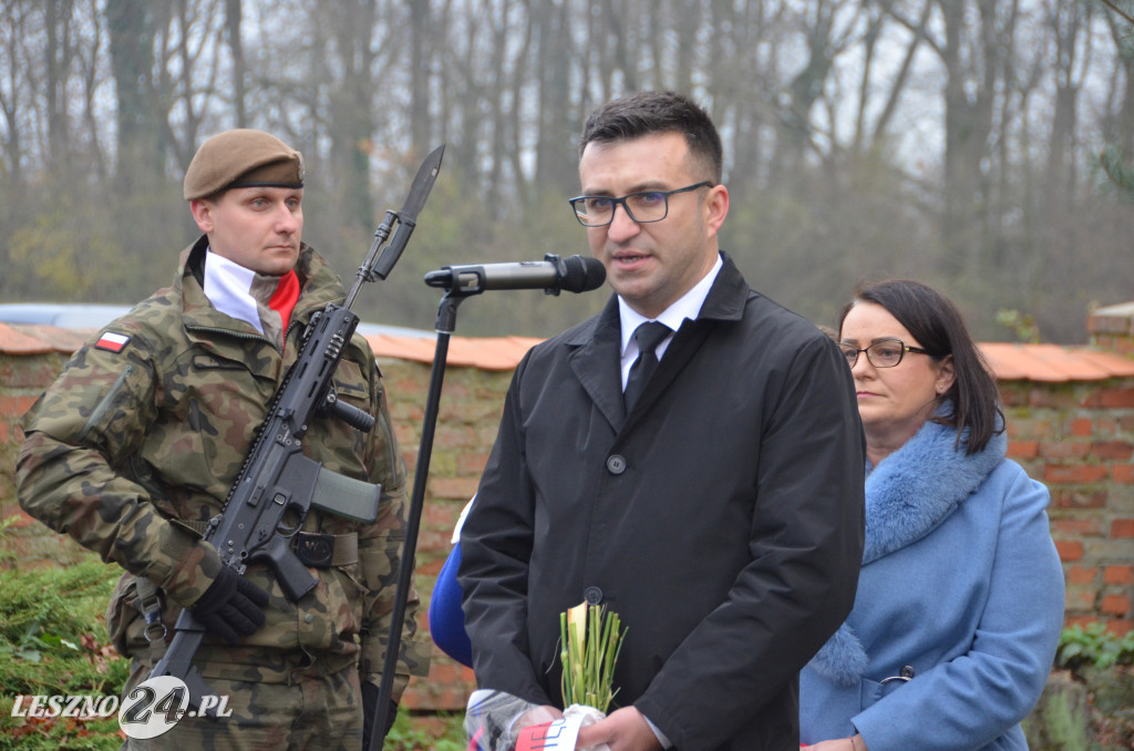 Odsłonięcie pomnika powstańców w Oporowie
