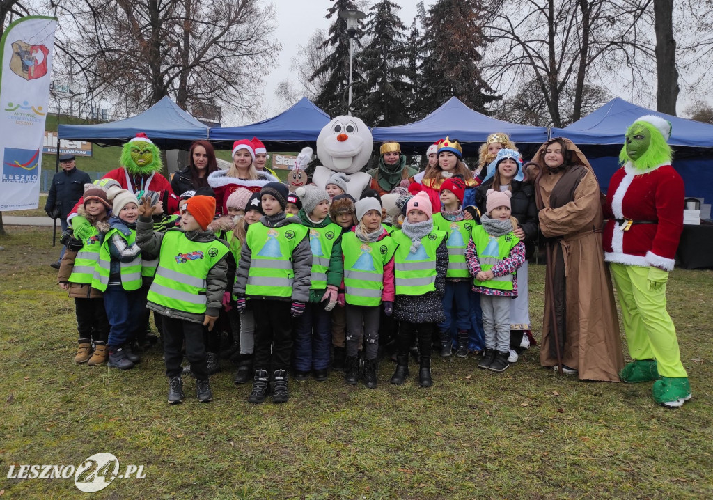 Strojenie choinki w Lesznie