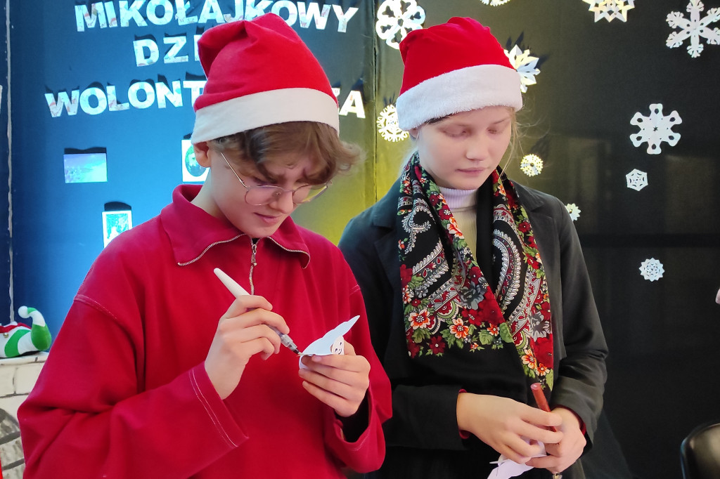 Na Mikołajki od wolontariuszy II LO