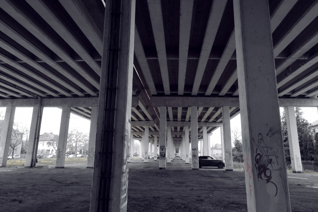 UNDER THE STREET GALLERY