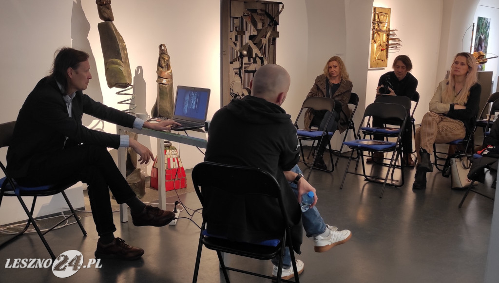 UNDER THE STREET GALLERY