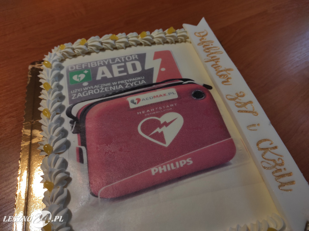 Defibrylator AED na ścianie 
