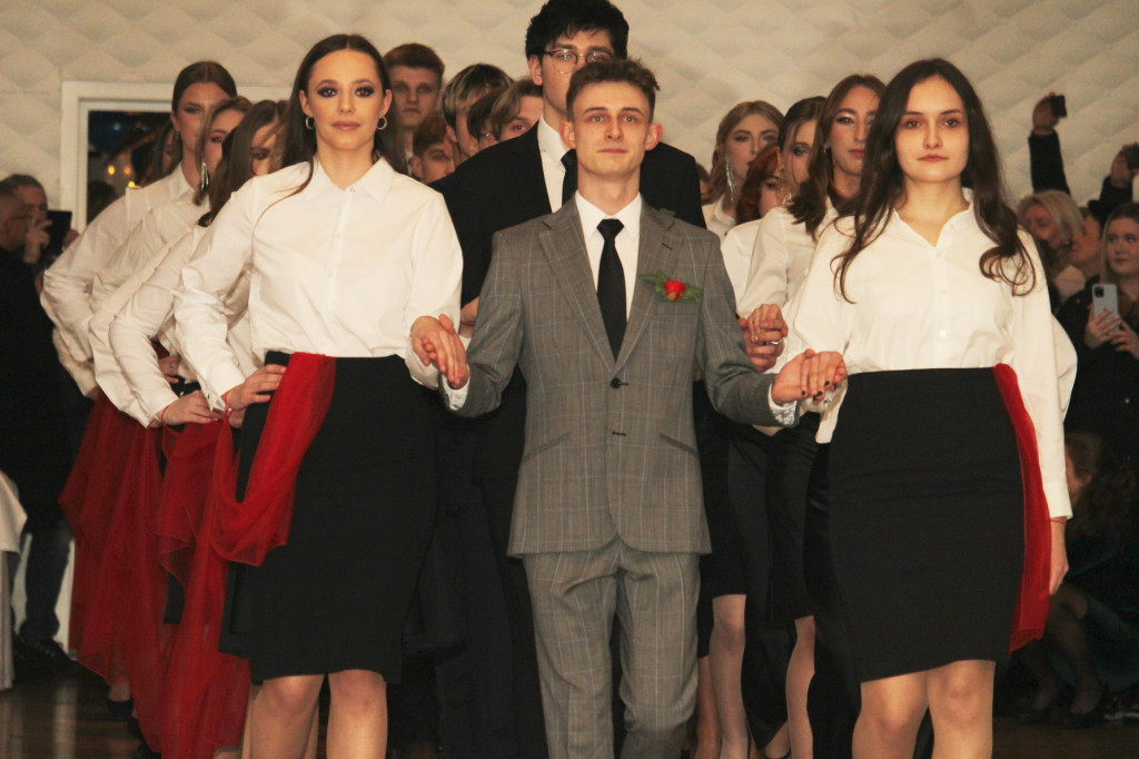 Wielka studniówka II LO w Lesznie część 1