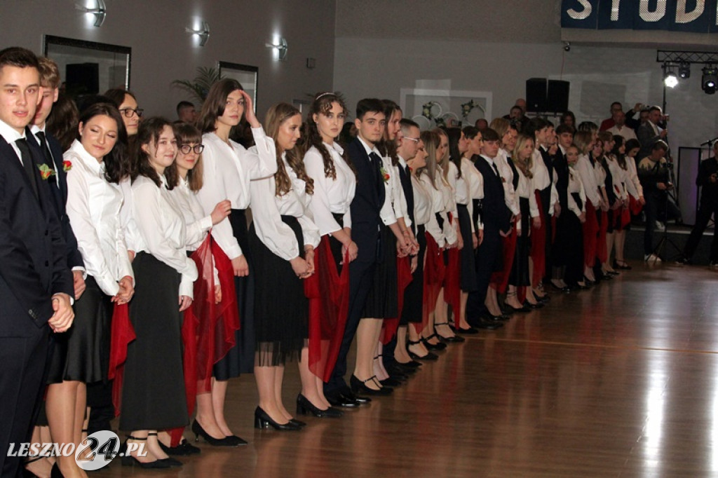 Wielka studniówka II LO w Lesznie część 1