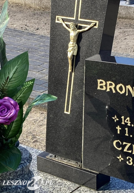 Zniszczenie grobów na cmentarzu w Świerczynie
