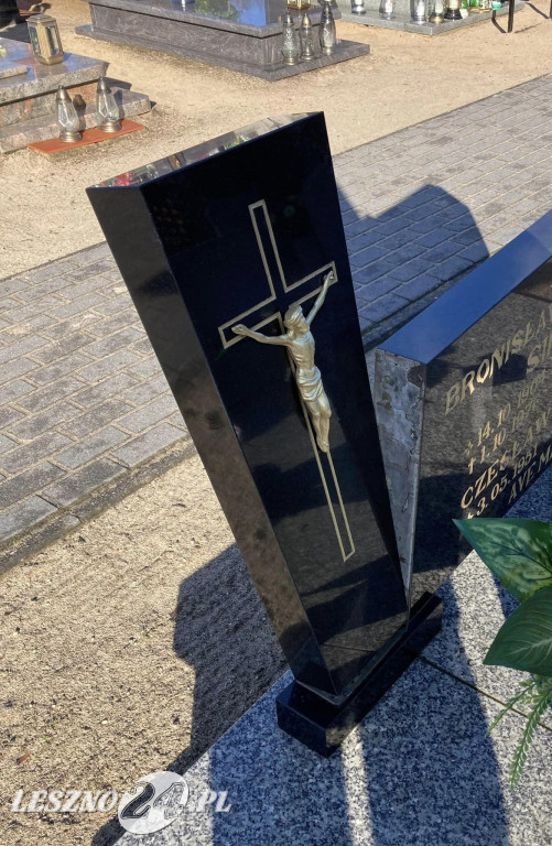 Zniszczenie grobów na cmentarzu w Świerczynie