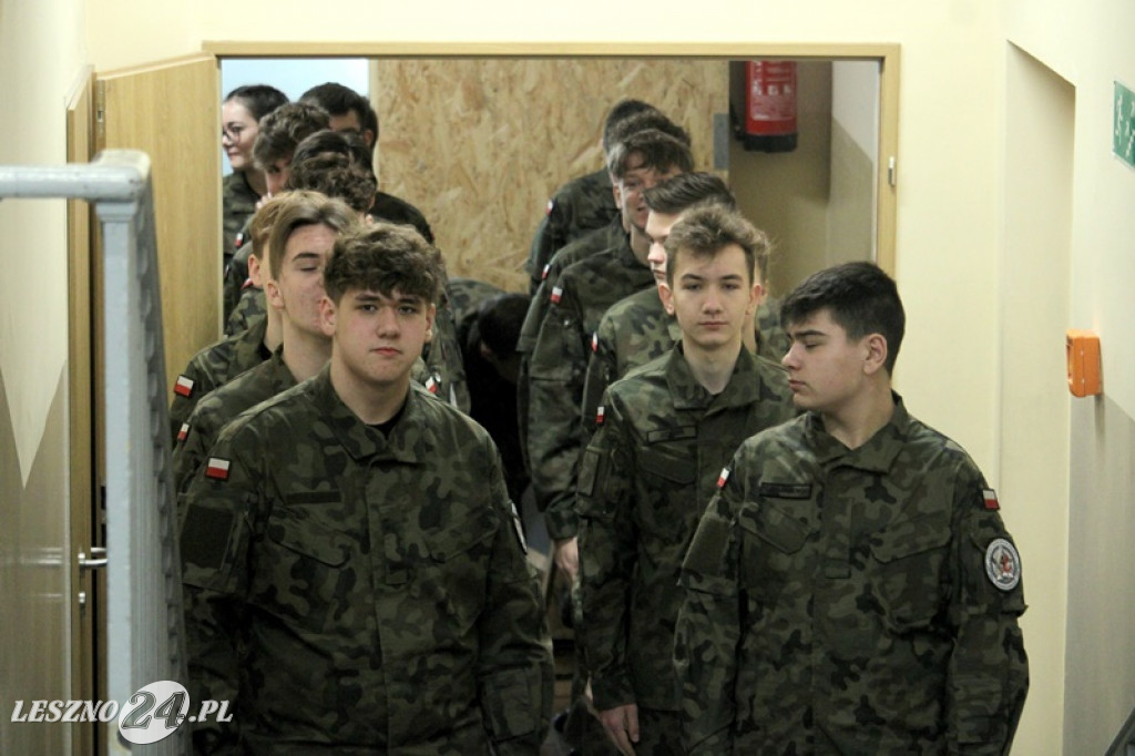 Pasowanie klas mundurowych w ZS nr 4