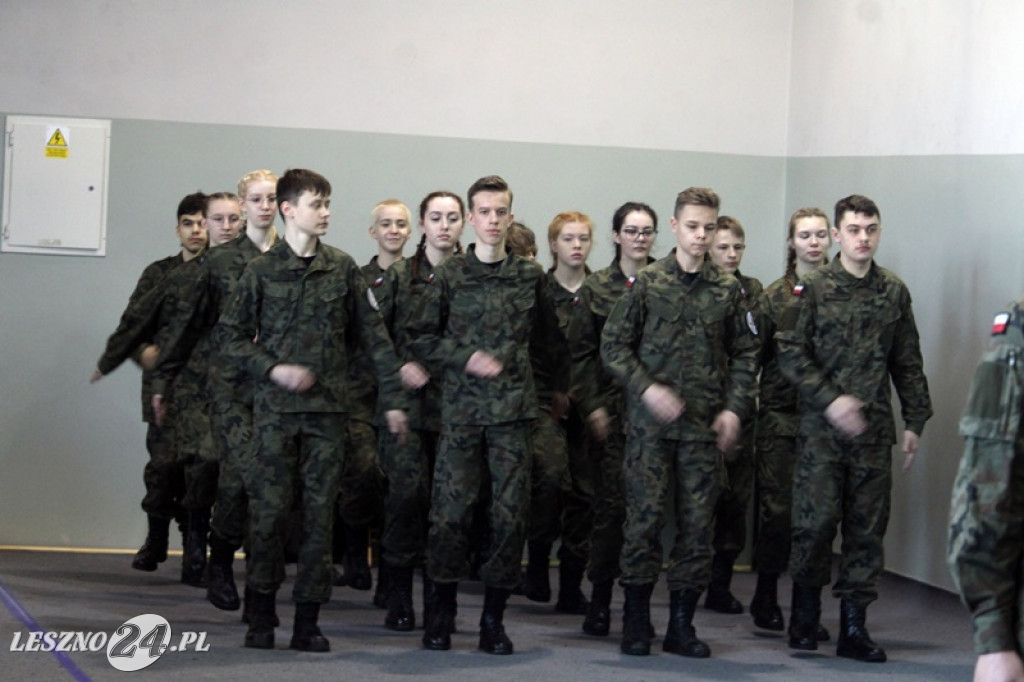 Pasowanie klas mundurowych w ZS nr 4