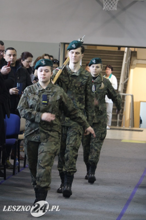 Pasowanie klas mundurowych w ZS nr 4