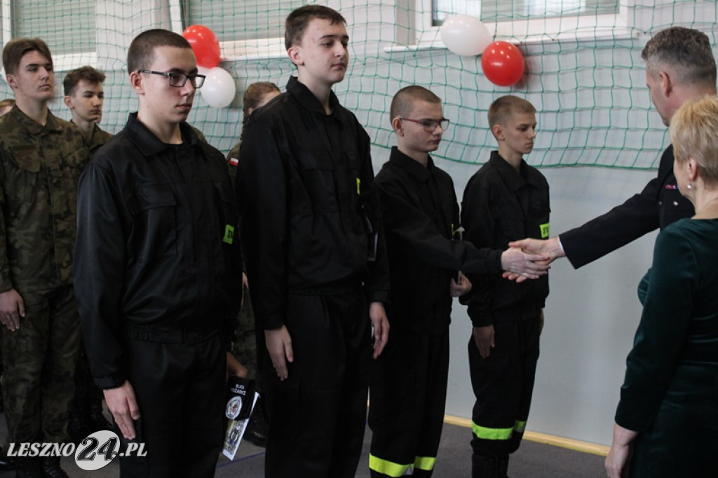 Pasowanie klas mundurowych w ZS nr 4