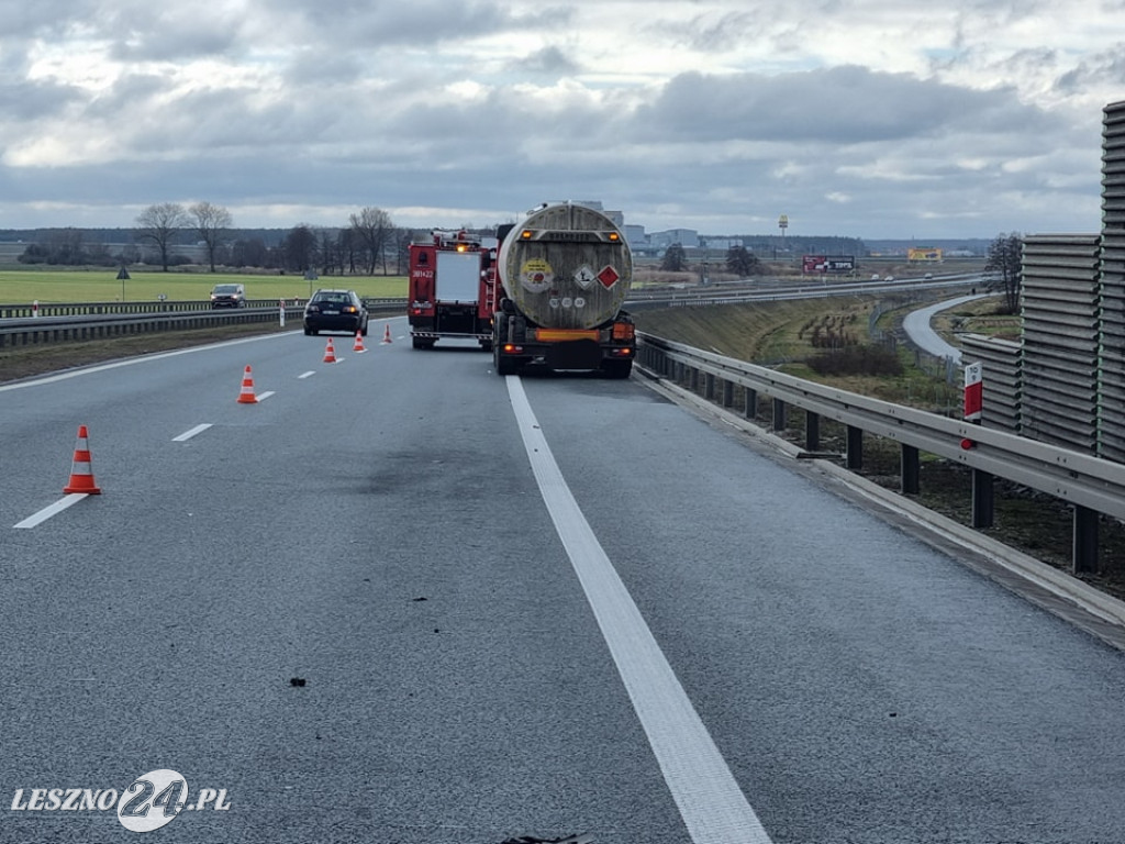 Ciężarówka zderzyła się z osobówką na ekspresówce