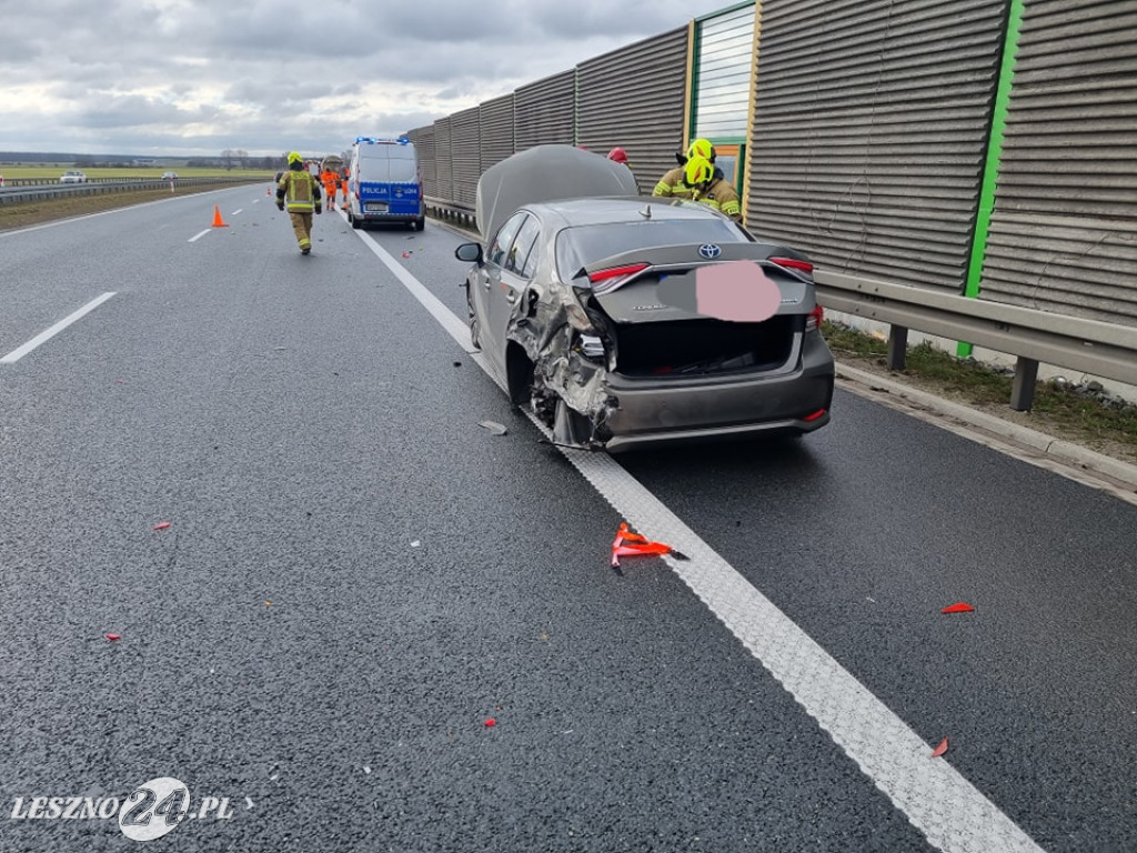 Ciężarówka zderzyła się z osobówką na ekspresówce