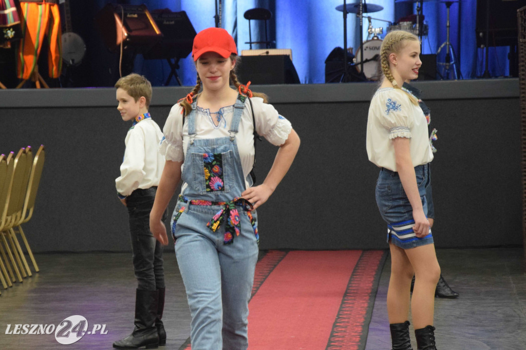 Folk Biesiada i pokaz mody w Święciechowie