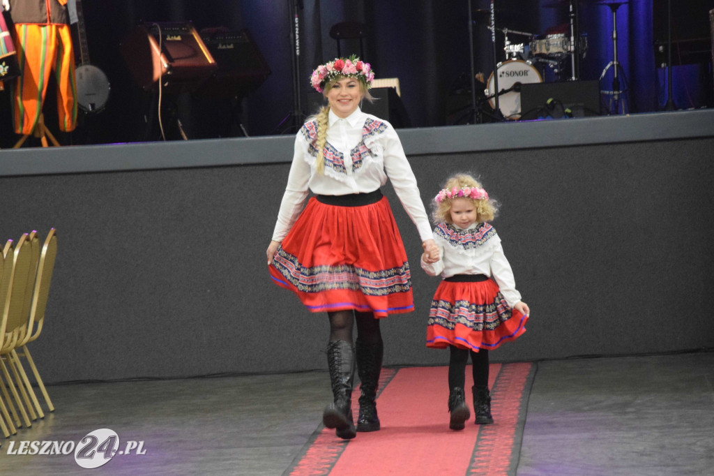 Folk Biesiada i pokaz mody w Święciechowie