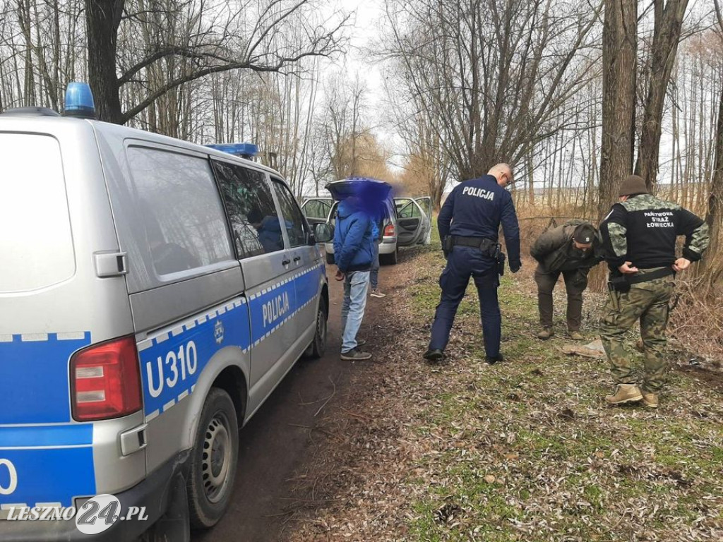 Mężczyzna z pociskami zatrzymany w lesie