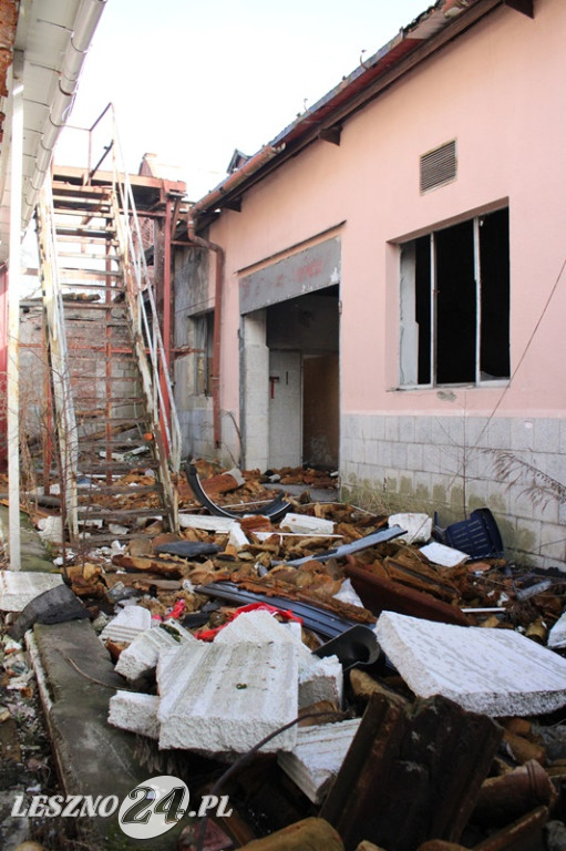 Stara rzeźnia w Lesznie to wysypisko śmieci