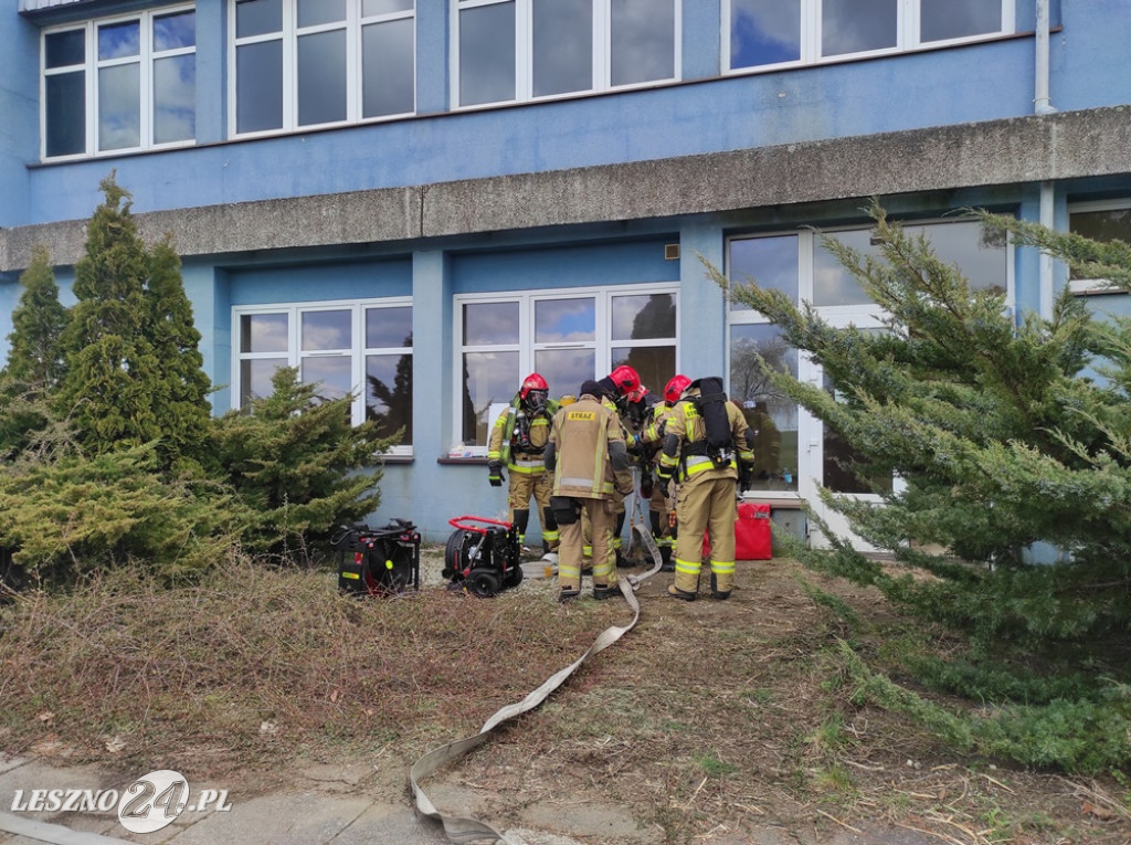 Hotel na lotnisku opanowali strażacy