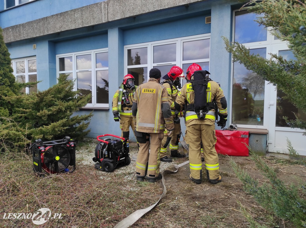 Hotel na lotnisku opanowali strażacy