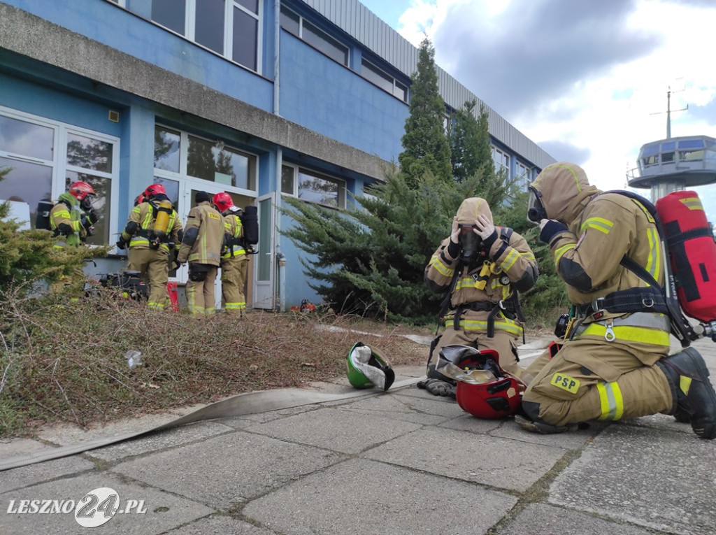 Hotel na lotnisku opanowali strażacy