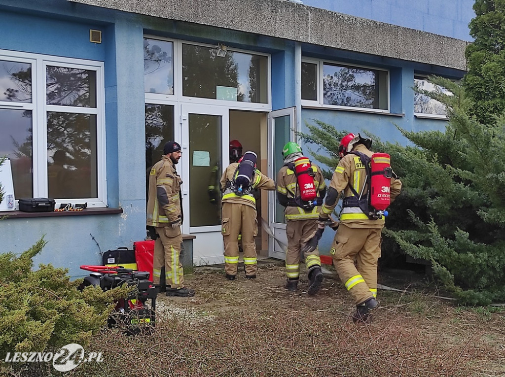 Hotel na lotnisku opanowali strażacy