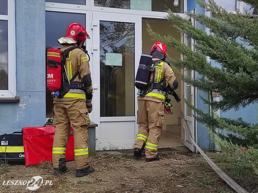 Hotel na lotnisku opanowali strażacy