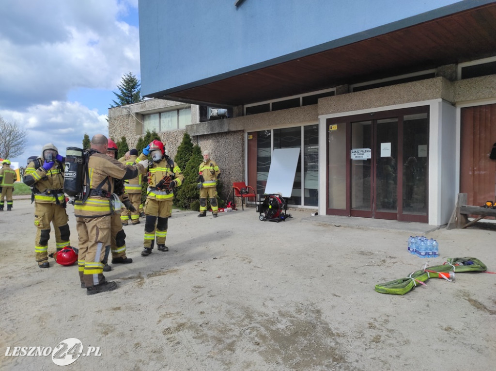 Hotel na lotnisku opanowali strażacy