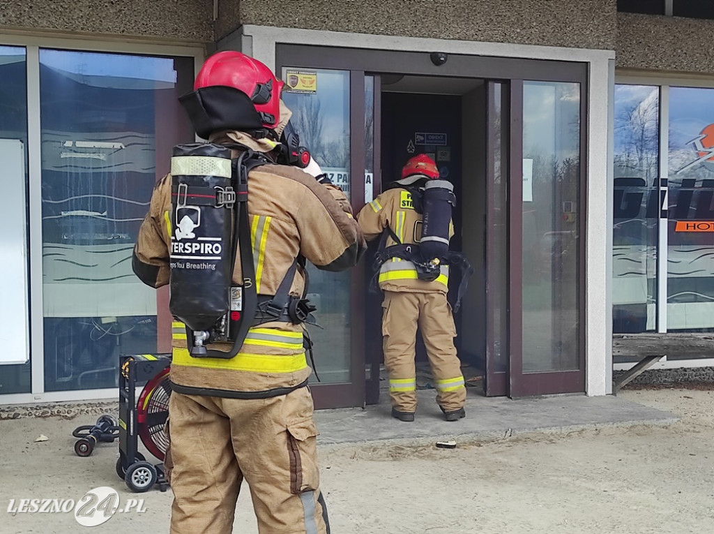 Hotel na lotnisku opanowali strażacy