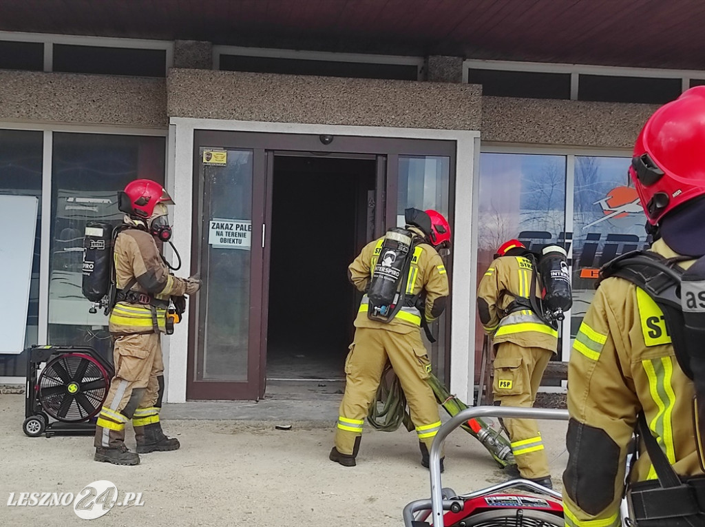 Hotel na lotnisku opanowali strażacy