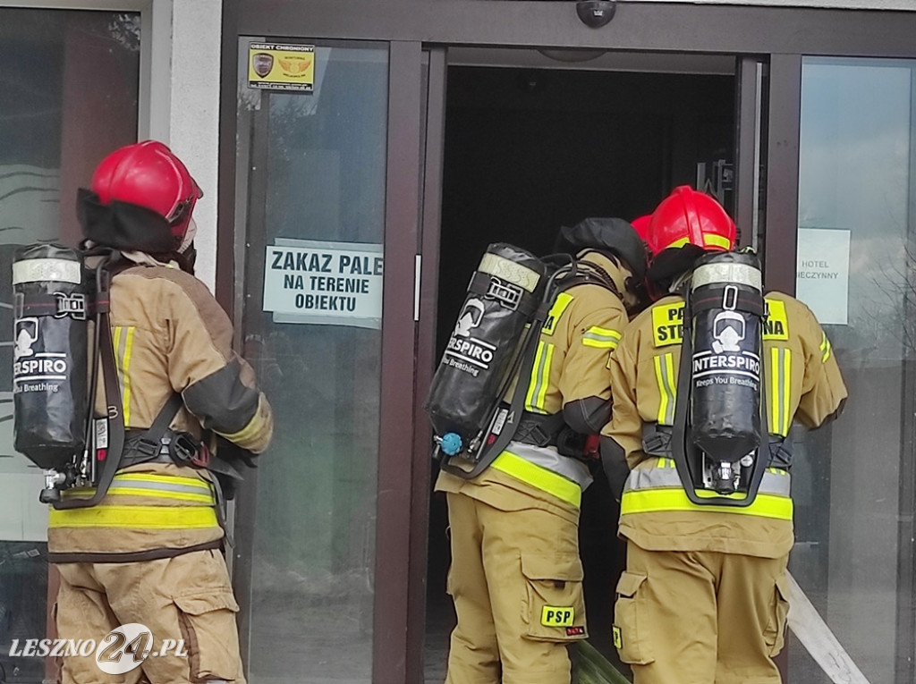 Hotel na lotnisku opanowali strażacy
