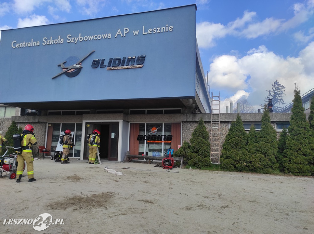 Hotel na lotnisku opanowali strażacy