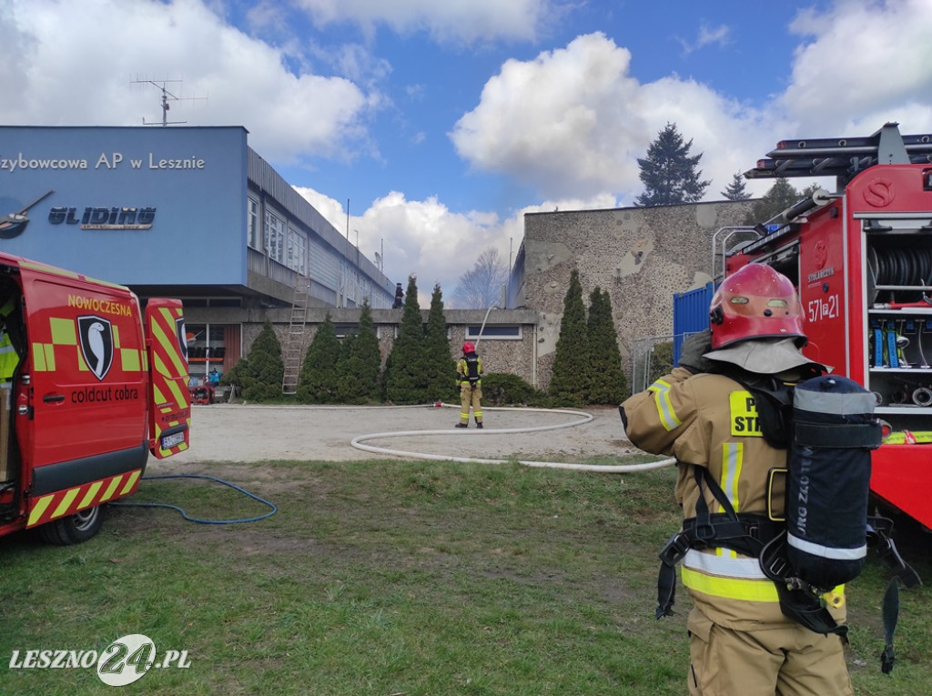 Hotel na lotnisku opanowali strażacy