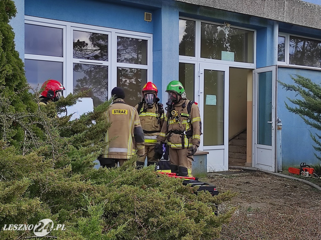 Hotel na lotnisku opanowali strażacy