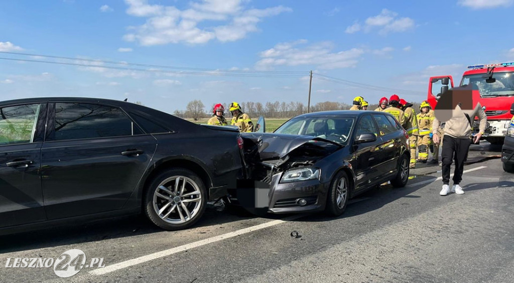 Trzy auta zderzyły się pomiędzy Lesznem i Górą
