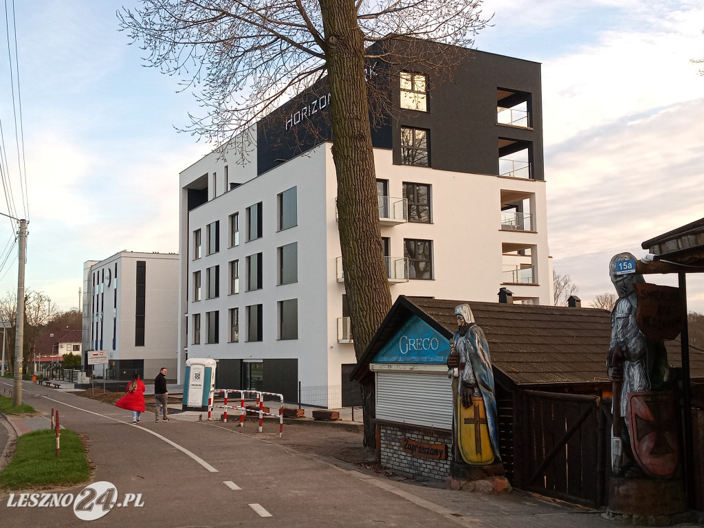 Apartamentowce nad Jeziorem Dominickim