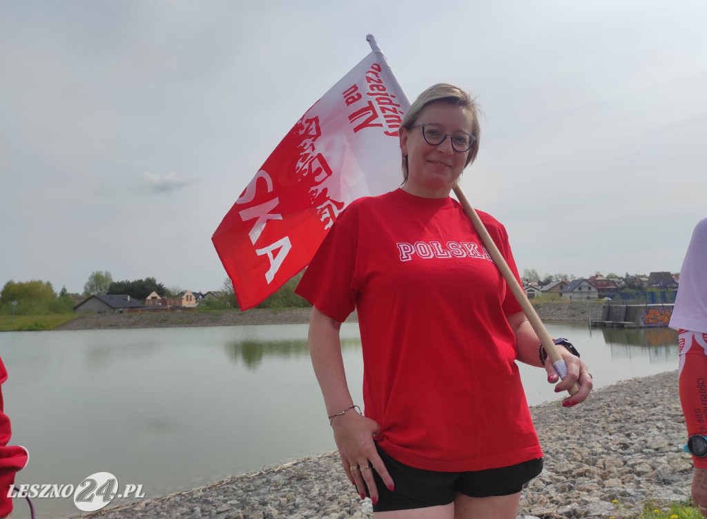 Symboliczne biało-czerwone okrążenie