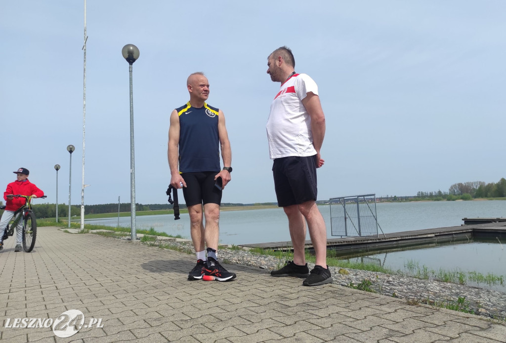 Symboliczne biało-czerwone okrążenie