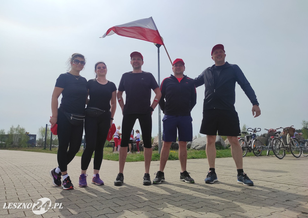 Symboliczne biało-czerwone okrążenie