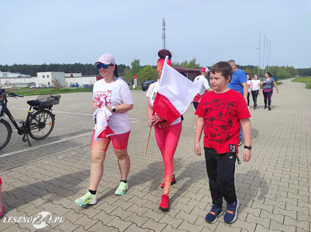 Symboliczne biało-czerwone okrążenie