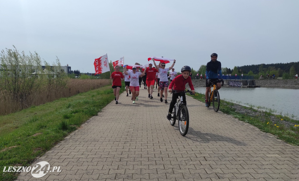 Symboliczne biało-czerwone okrążenie