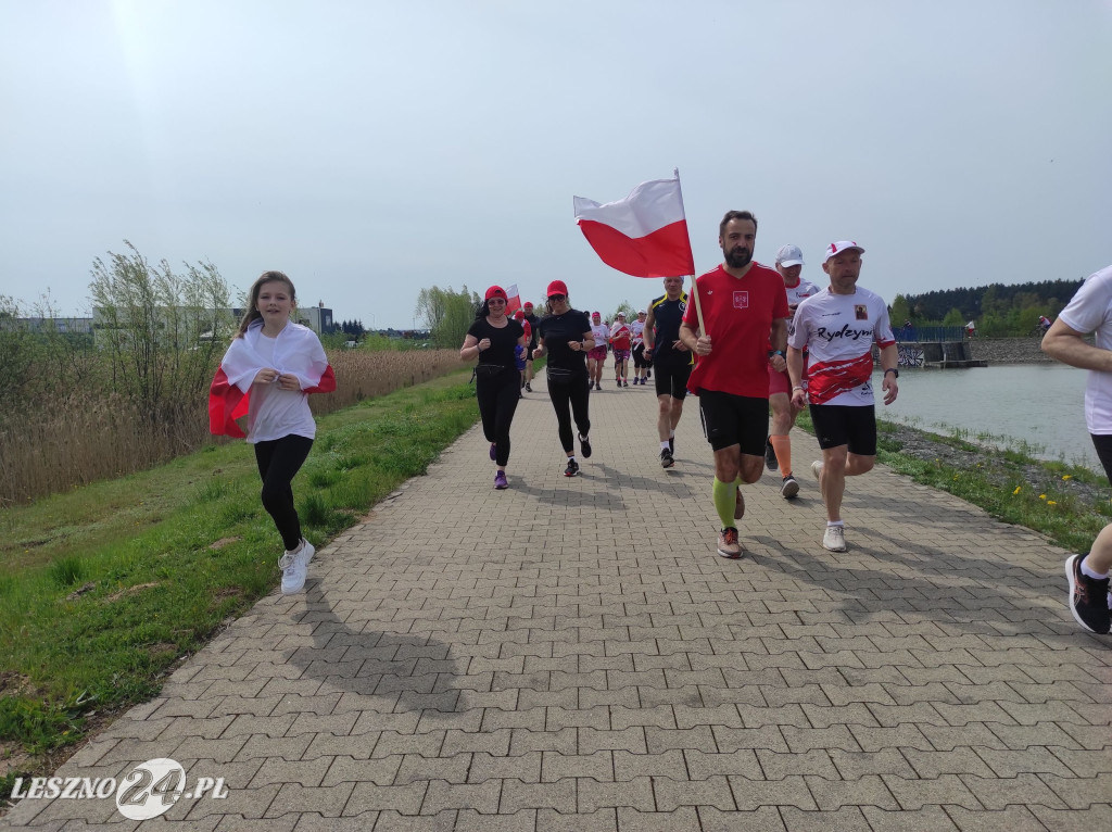 Symboliczne biało-czerwone okrążenie