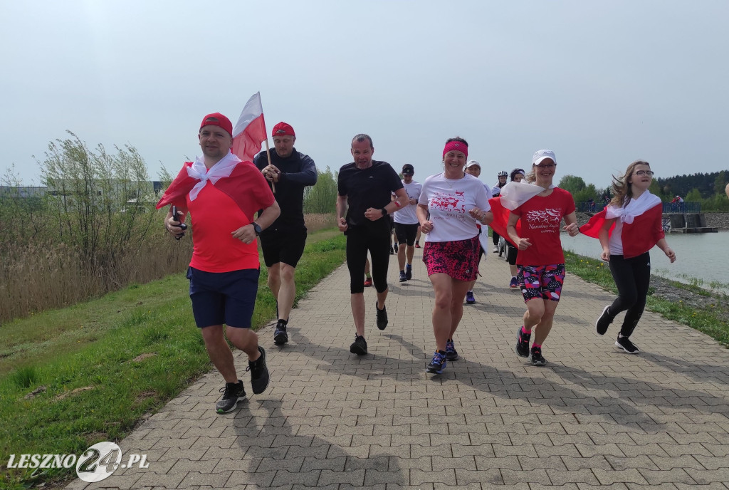 Symboliczne biało-czerwone okrążenie
