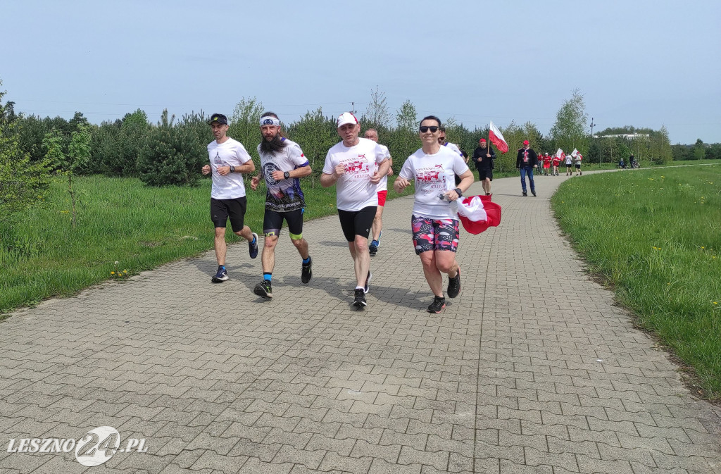 Symboliczne biało-czerwone okrążenie