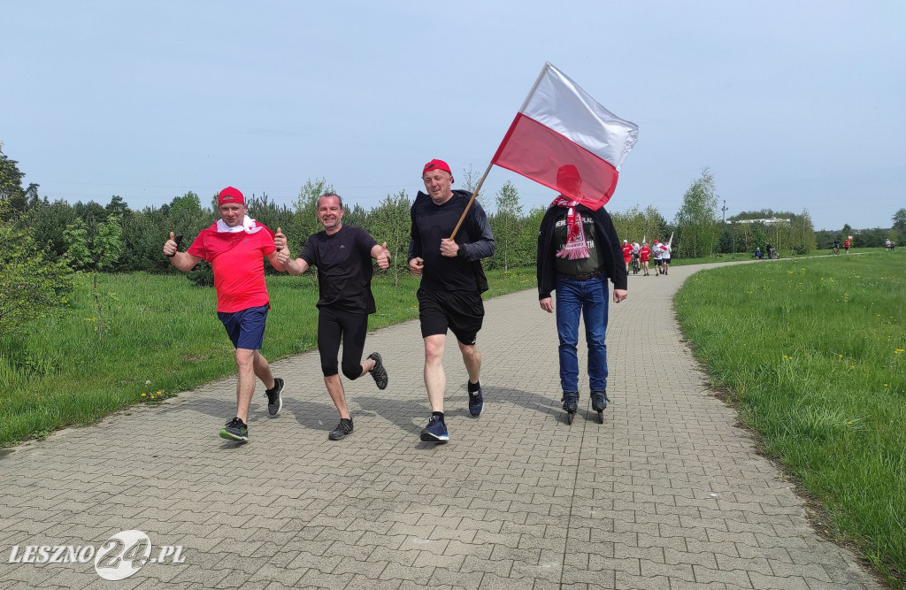 Symboliczne biało-czerwone okrążenie
