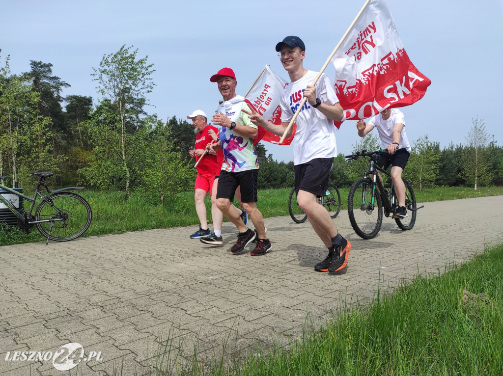 Symboliczne biało-czerwone okrążenie